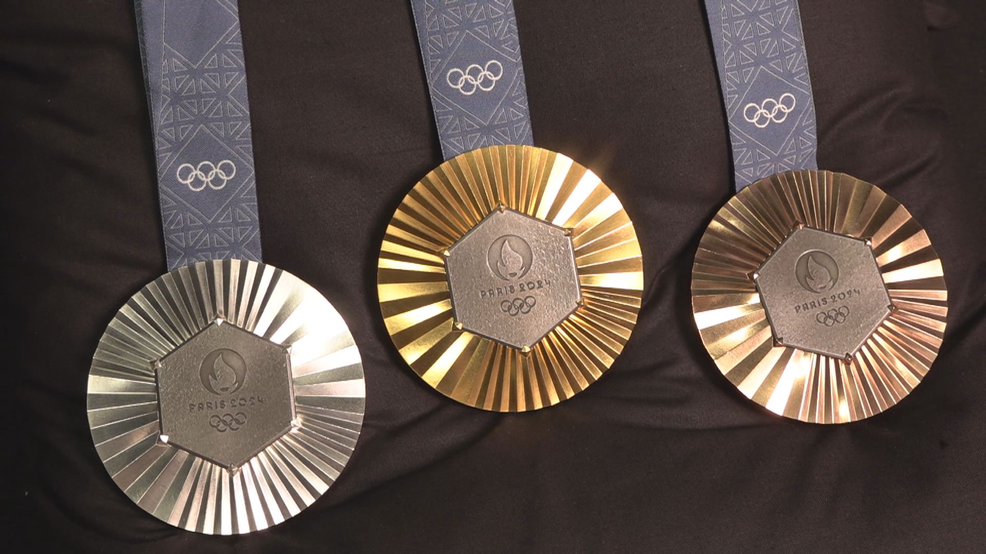巴黎奧運獎牌嵌入艾菲爾鐵塔碎片 讓奪牌運動員將美好回憶帶回家
