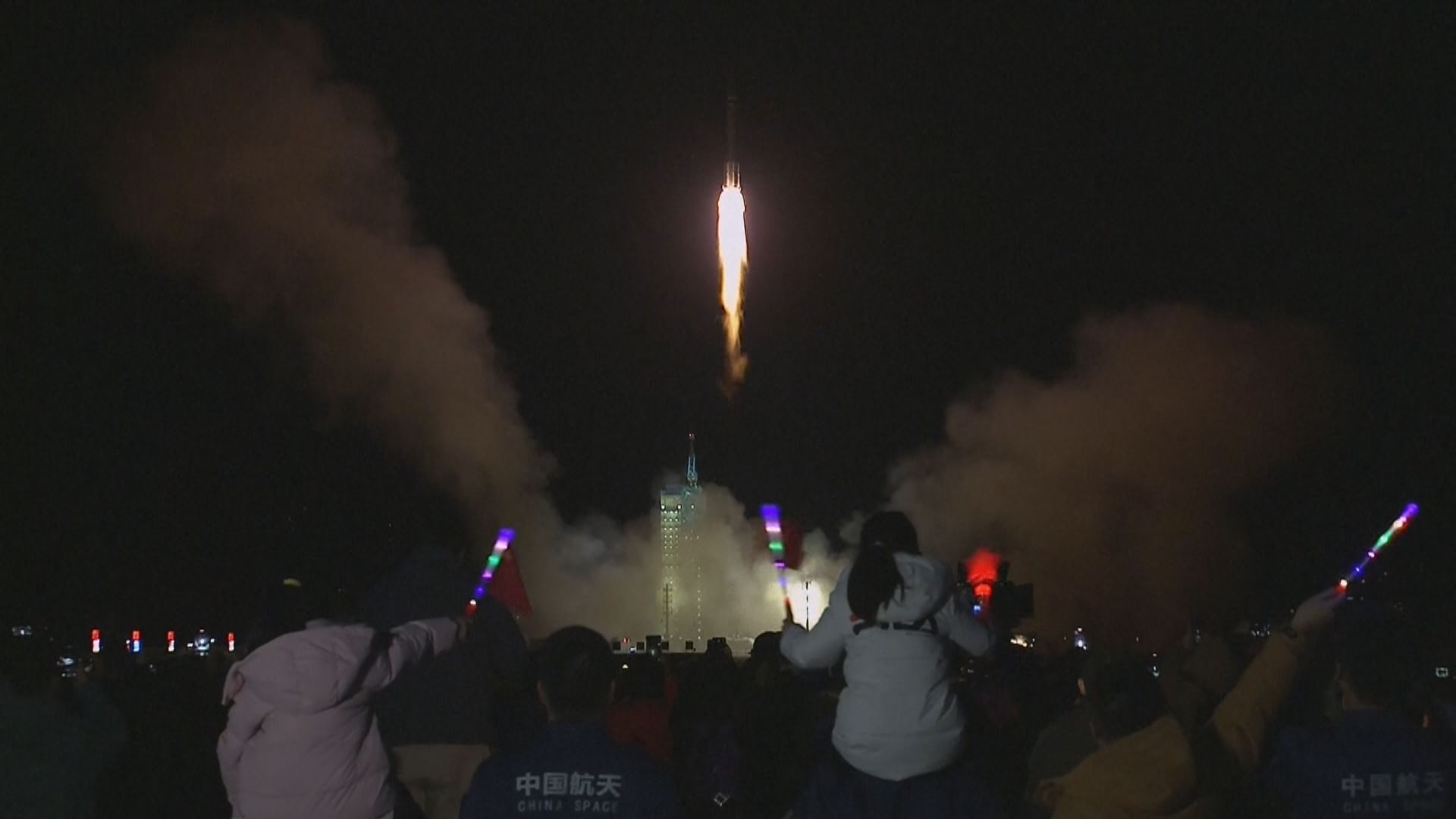 神舟十九號載人飛船發射升空