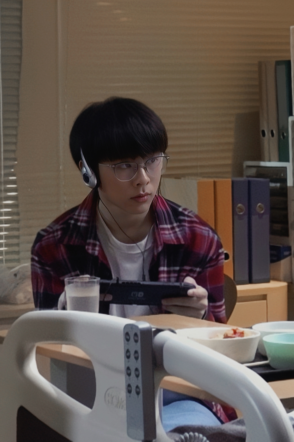 有片|Anson Lo新慢歌MV演男護士 MV碌爆友情卡獲朱栢康、Ivy So、柯煒林坐鎮