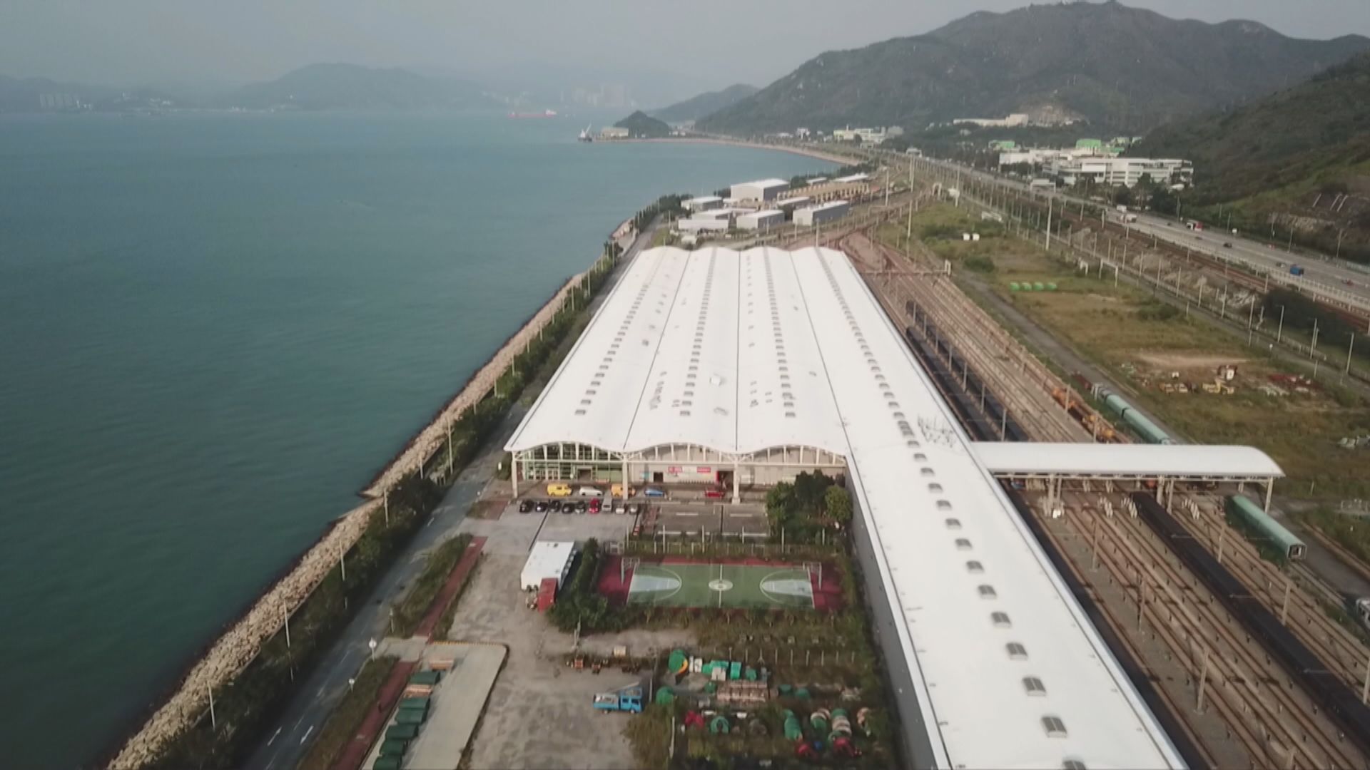 港鐵小蠔灣站架空電纜地基工程　因路軌監測記錄超標暫停