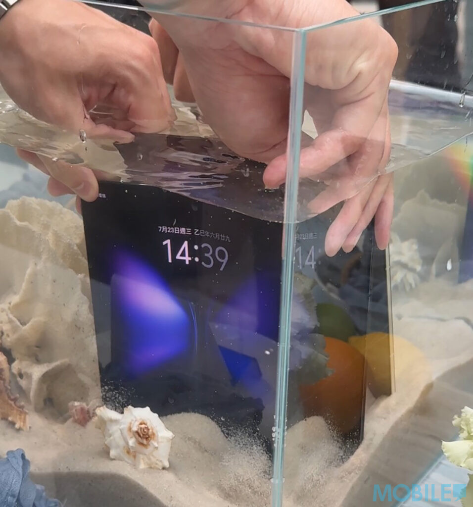 vivo X Fold5 海外發佈！兼享輕薄設計、硬淨機身，超強 IPX9+ 水底摺屏