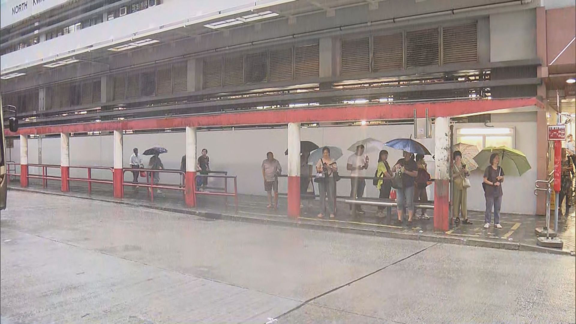  黑雨｜10間連鎖餐廳、外賣平台營業安排　麥當勞／KFC／譚仔／Foodpanda