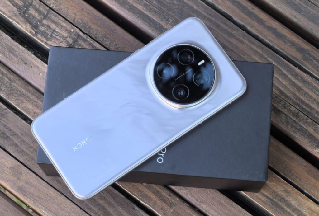 影像實力再進化? HONOR Magic 8 Ultra 有望首發 OV50R!