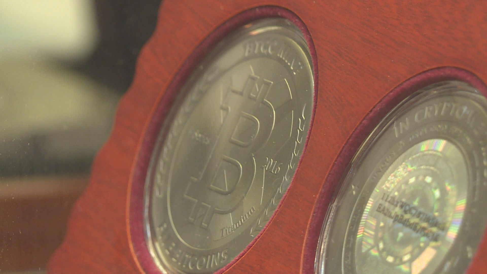 「礦場」被斷電  Bitcoin跌至35000美元
