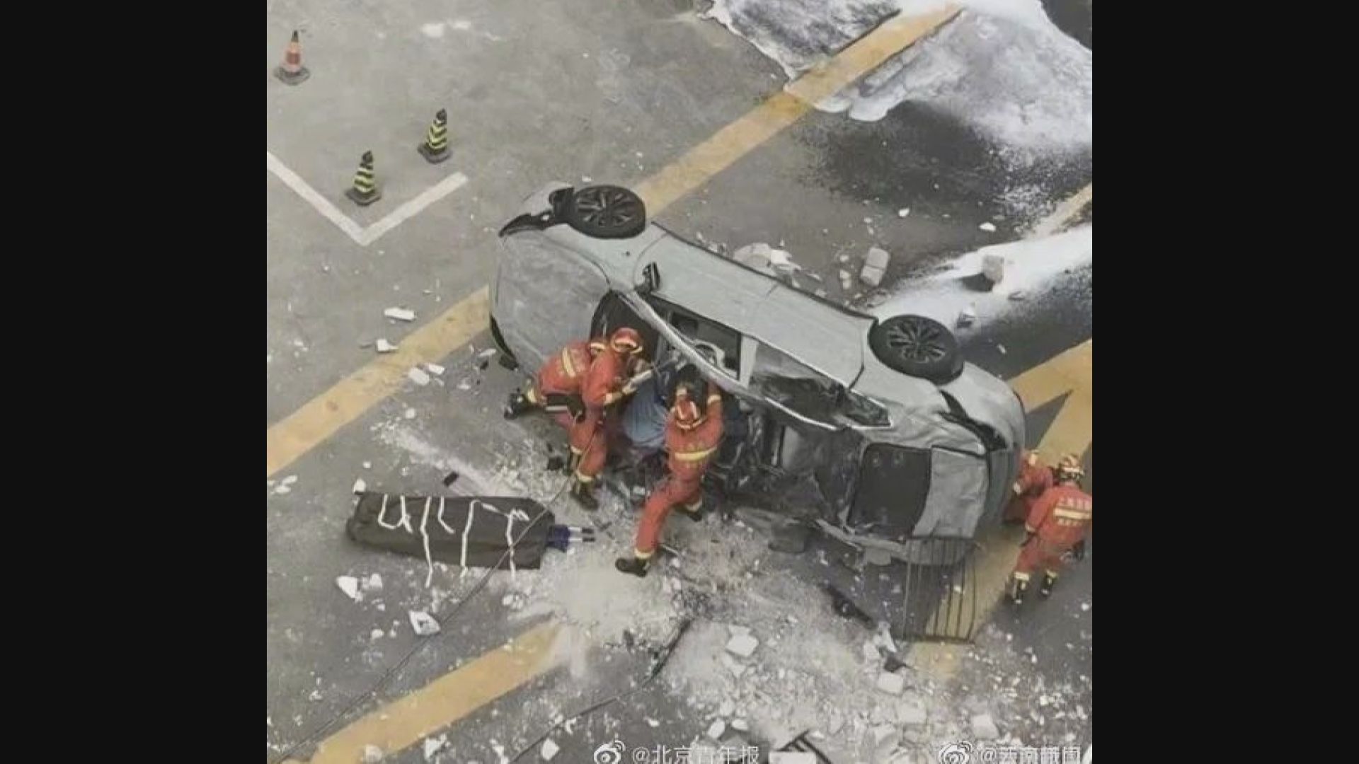 【官方未回應】蔚來滬總部疑有汽車衝出大樓墜地  2試車員亡