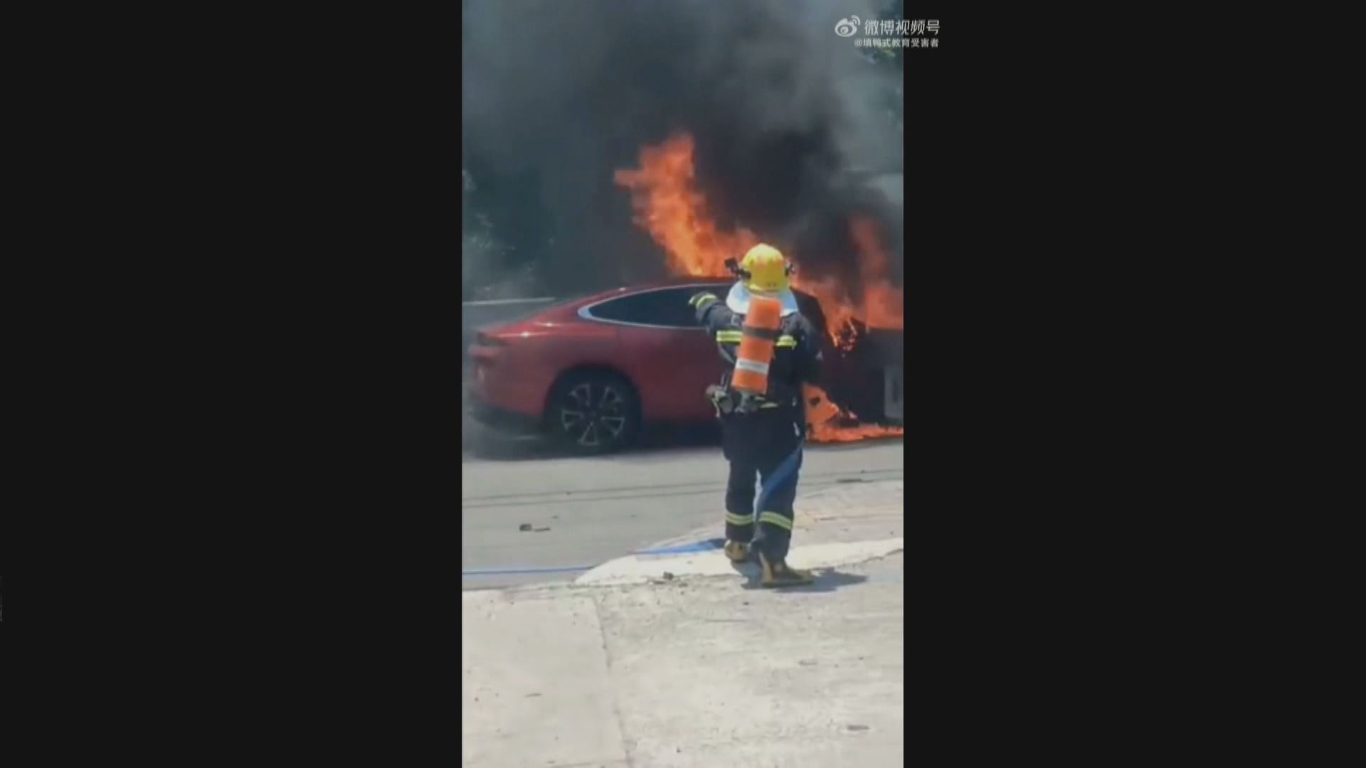 【安全事故】小鵬新能源車路上突起火 官方：電池被異物撞穿