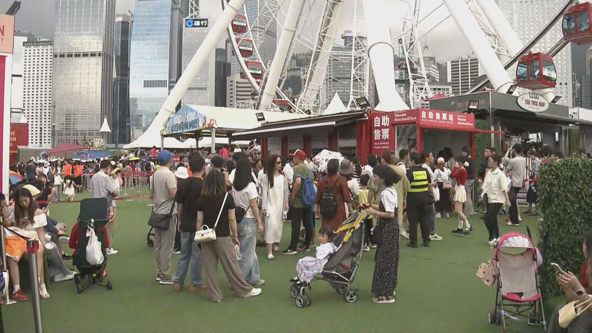 五一黃金周第四天　中環摩天輪及觀光巴士站等大排長龍