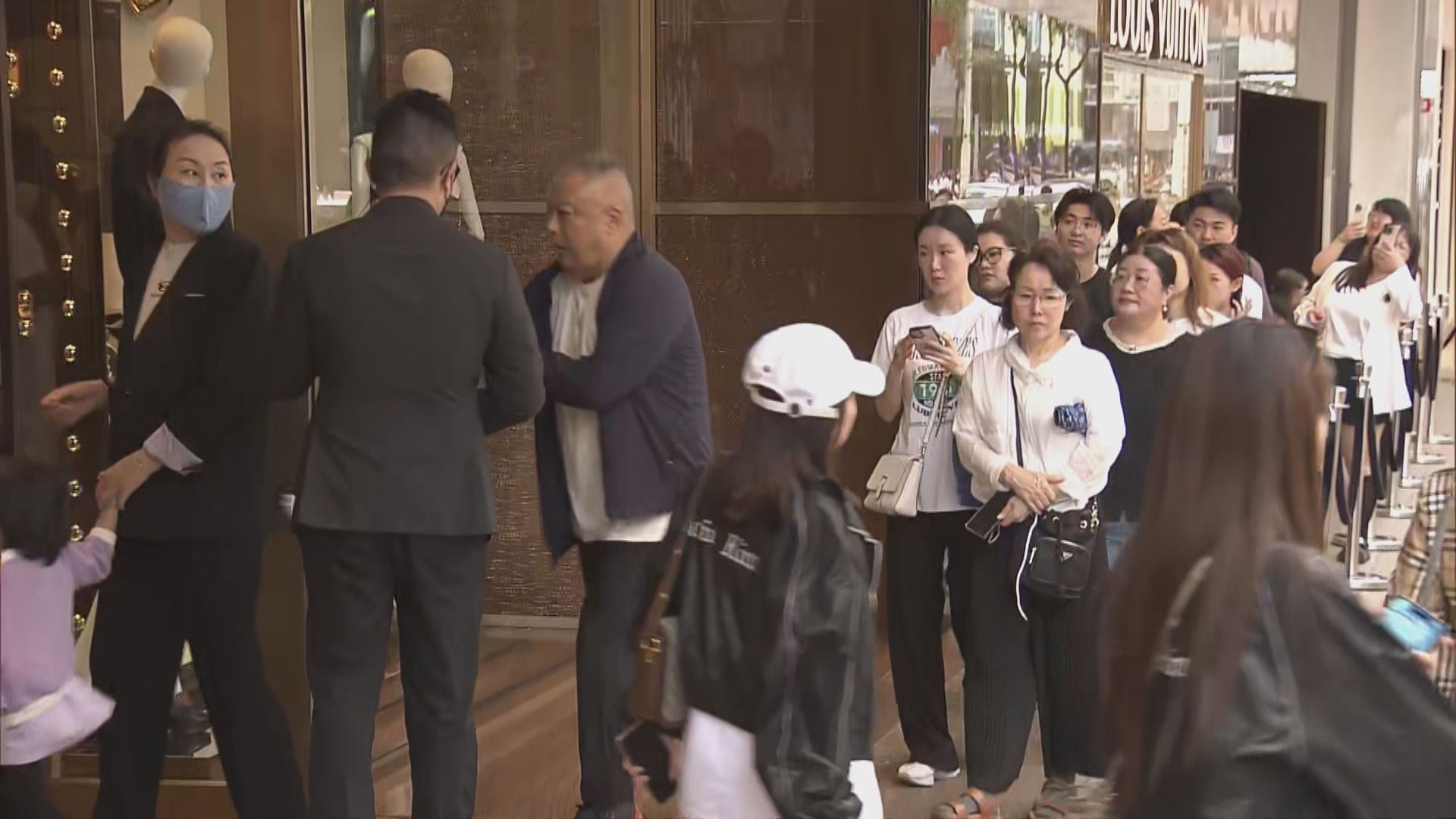 五一黃金周內地客逼滿尖沙咀 零售業代表料旅客增利銷情