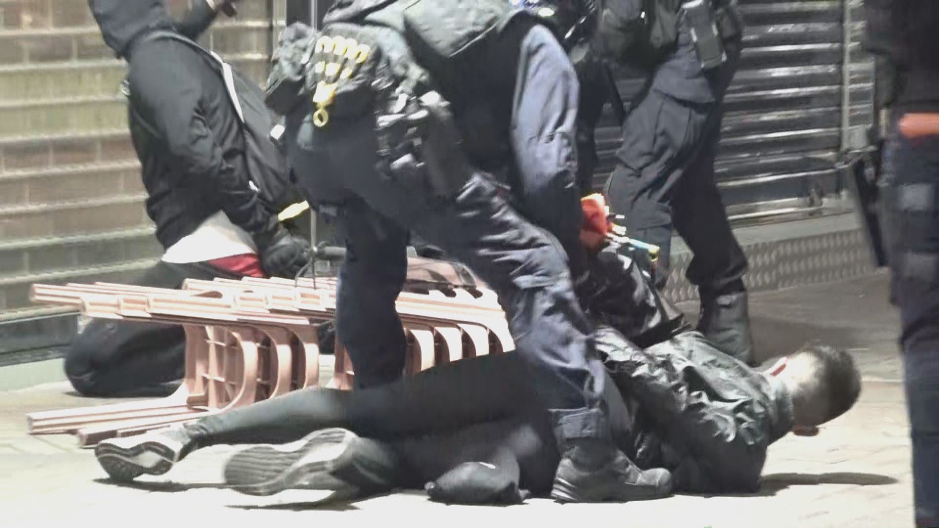 網民發起紀念元朗721襲擊　警施放催淚彈驅散