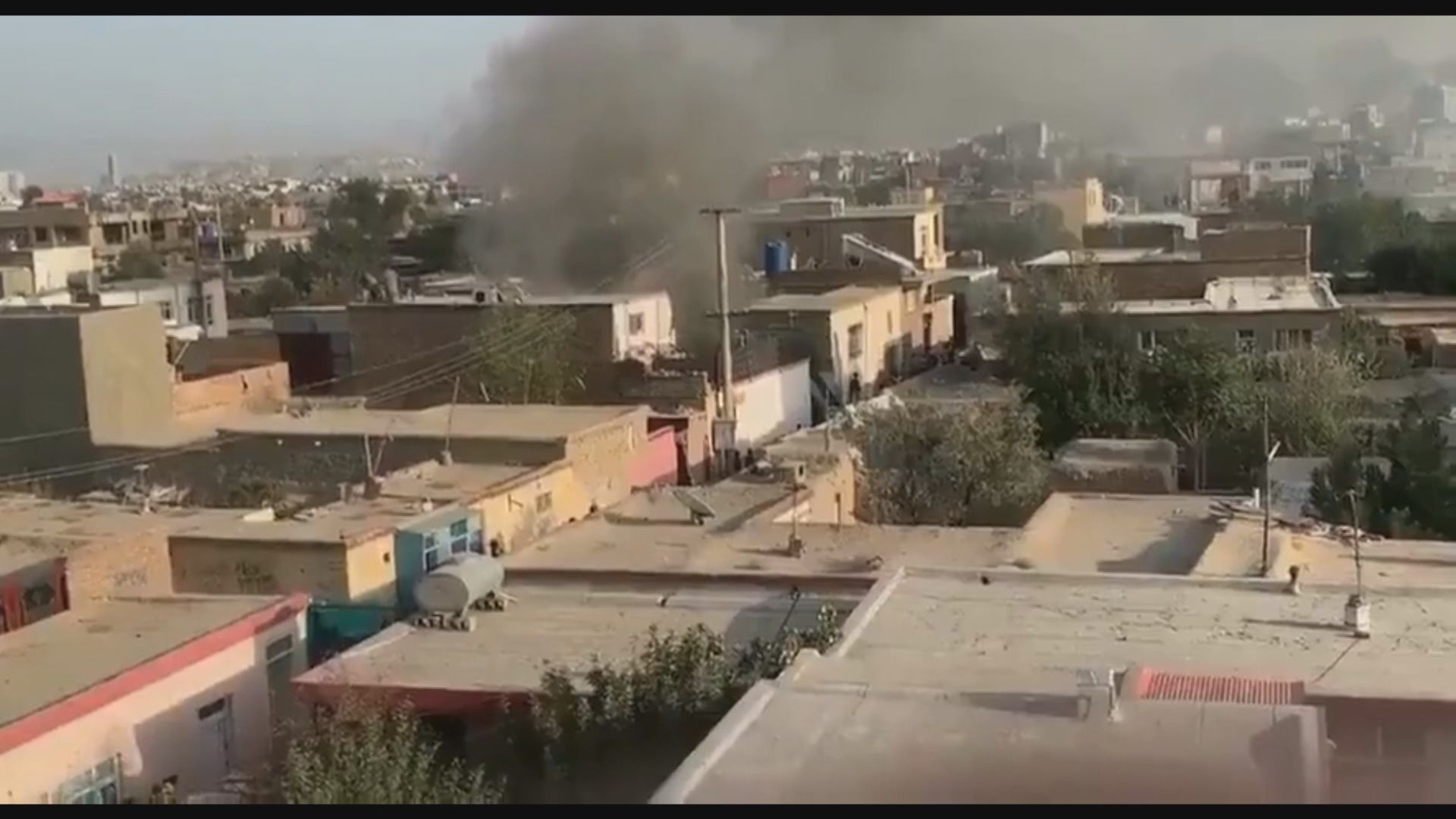 喀布爾機場附近民居被火箭炮擊中