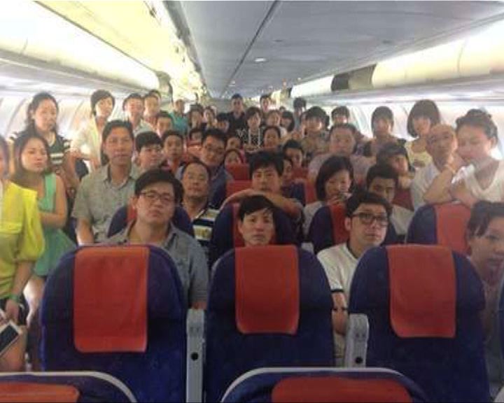 
往上海航班延誤有乘客通宵滯留