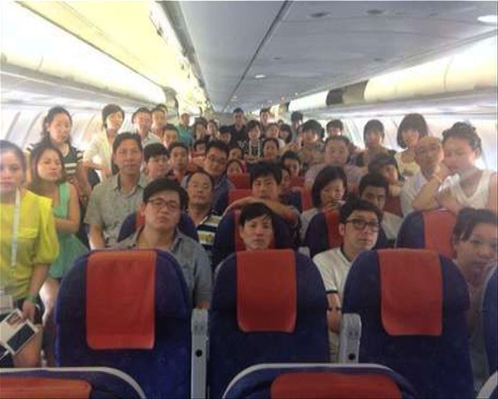 
往上海航班滯留本港部分乘客拒下機