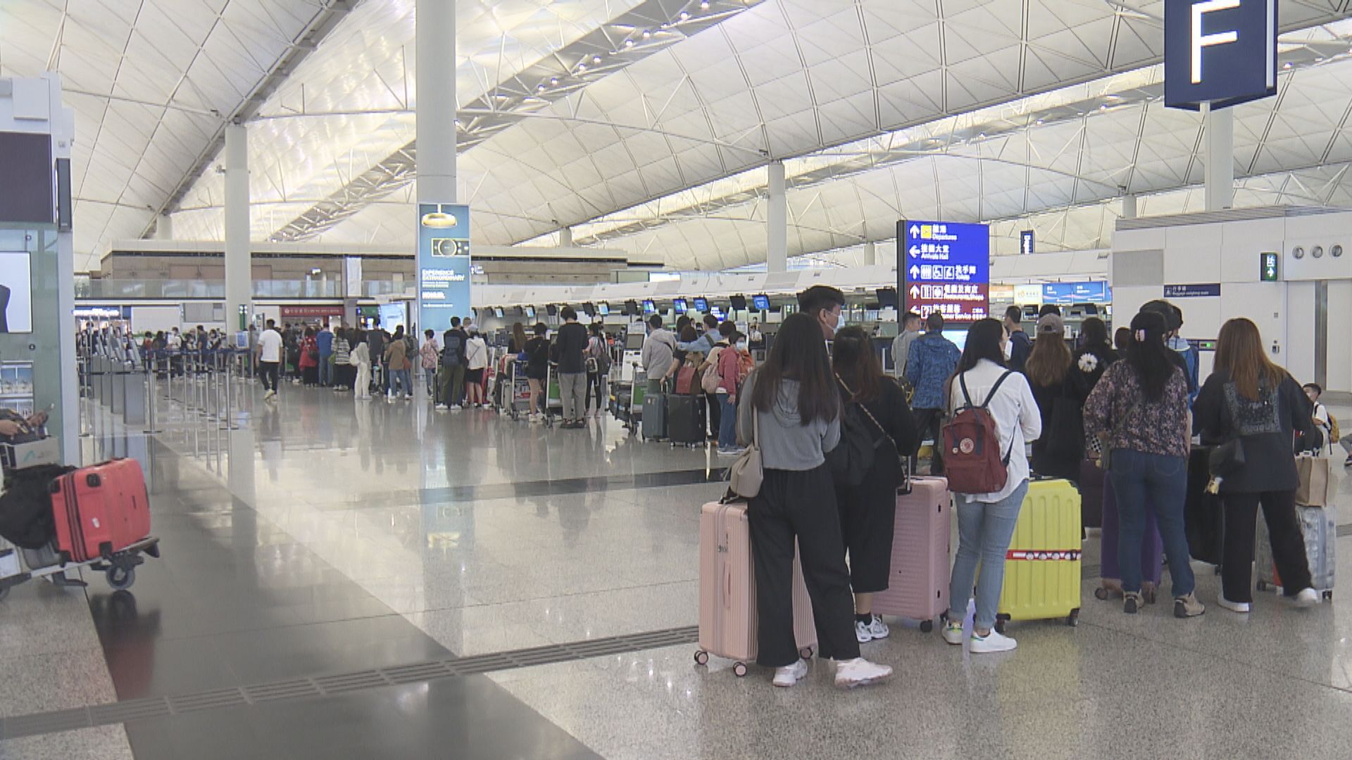 香港機場上月接待380萬人次旅客 按月升14.9%