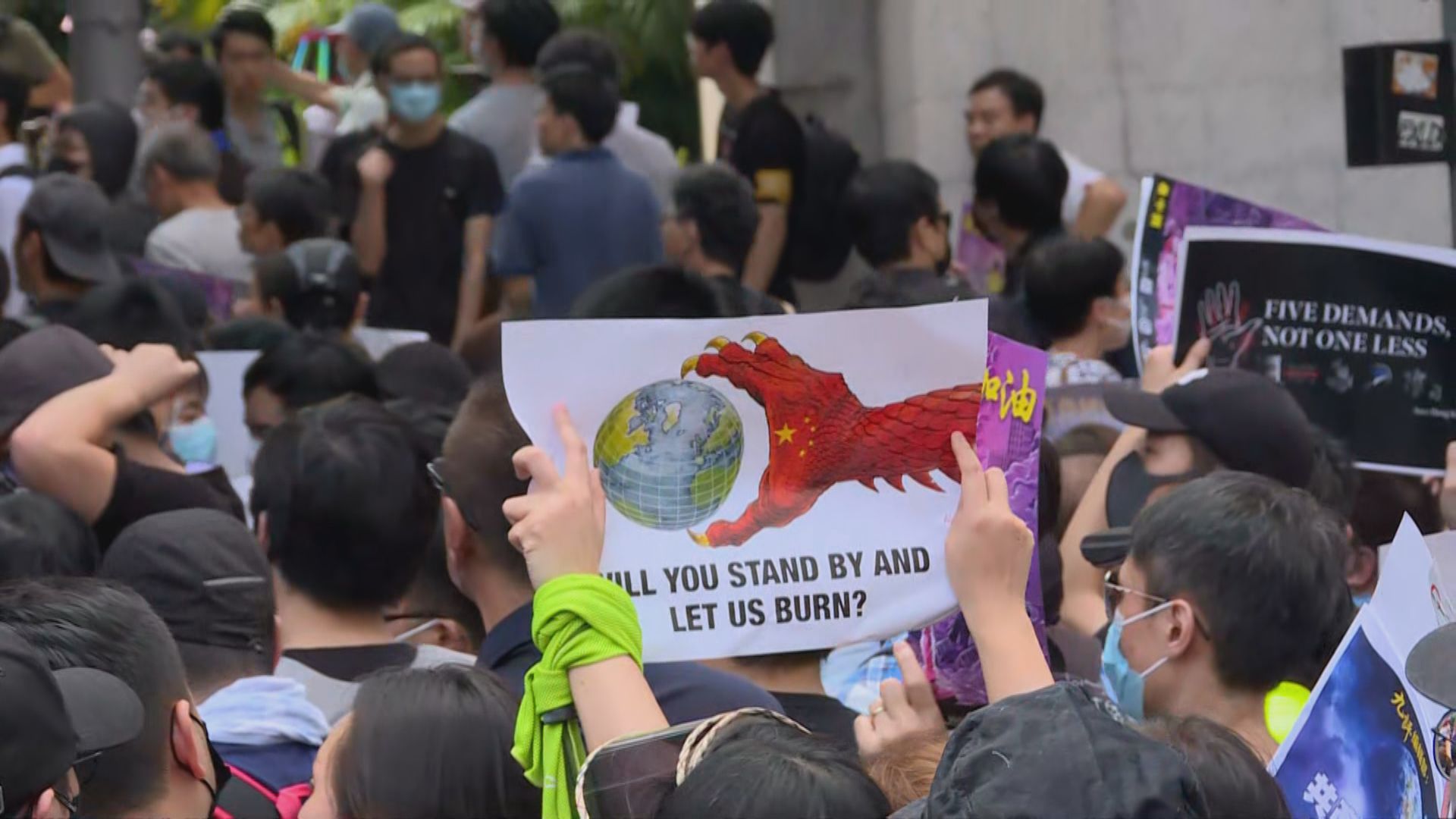 市民遊行往美領館　有人籲通過法案制裁香港