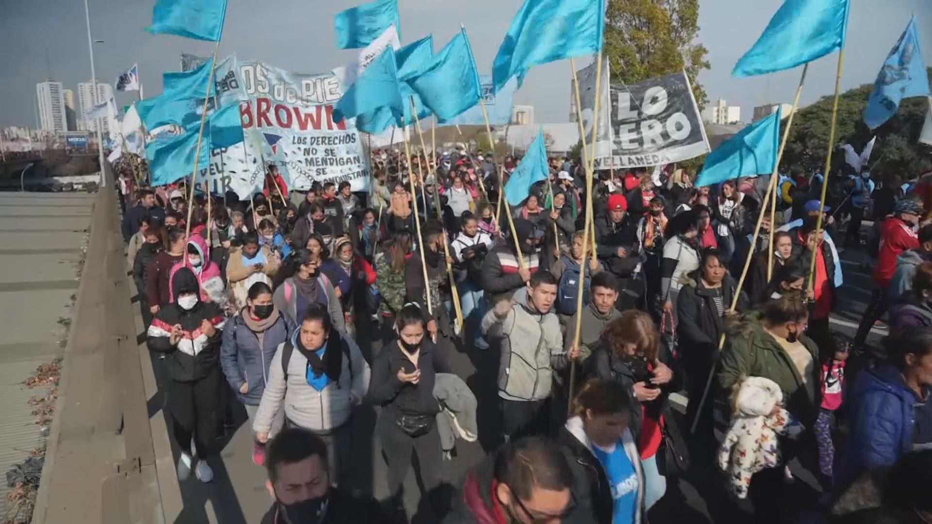 阿根廷首都數萬人示威　反對IMF重組債務協議