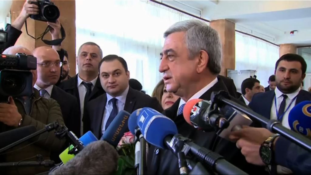 亞美尼亞總理薩爾基相在反政府示威壓力下辭職