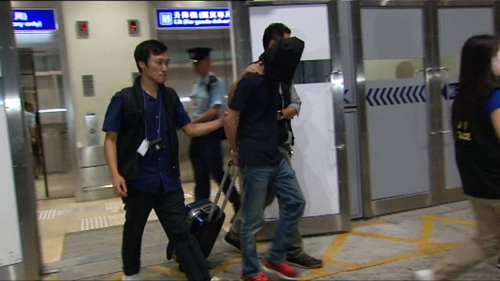 警方機場拘外籍漢涉行使假卡