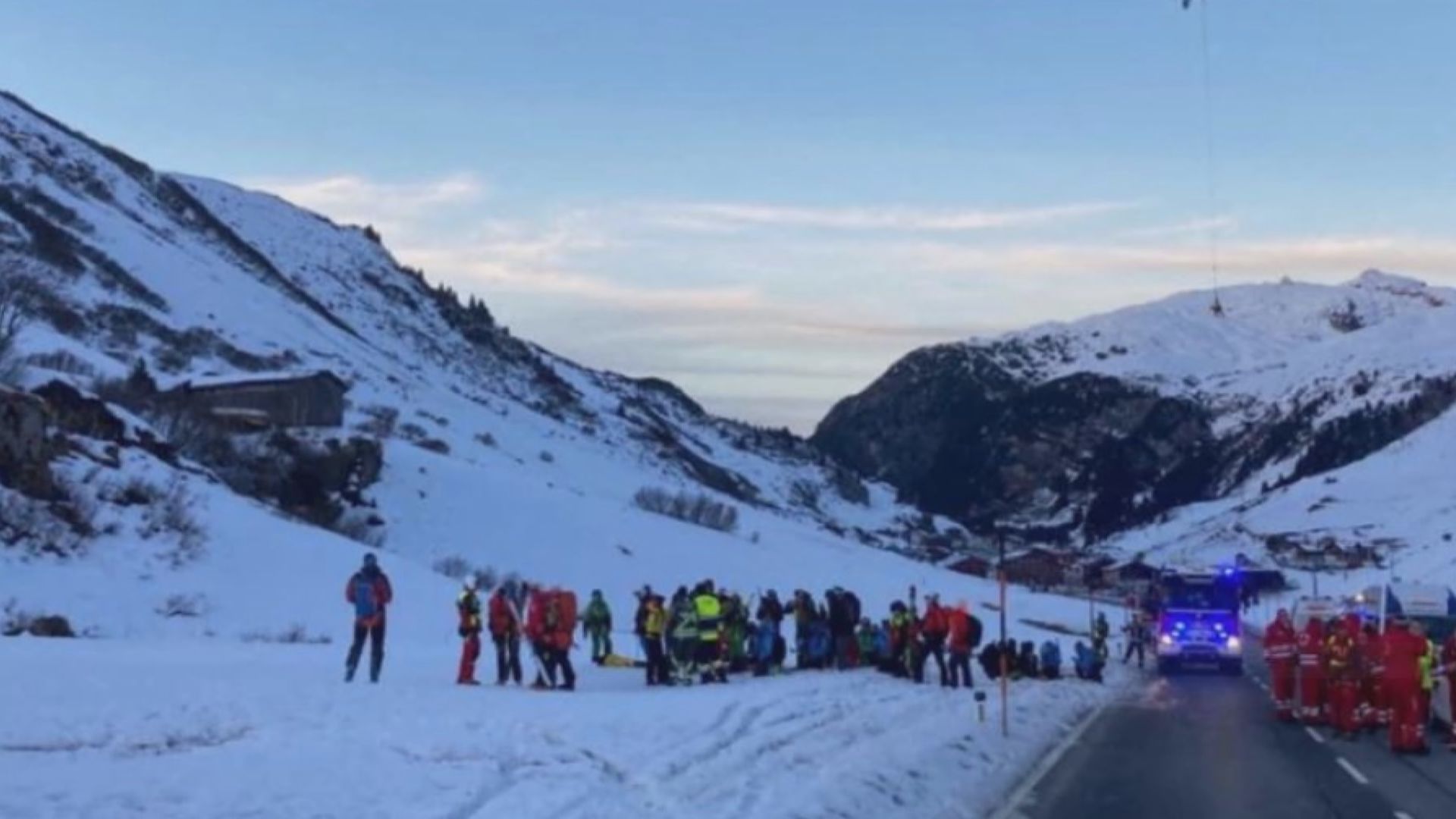奧地利滑雪區發生雪崩　兩人下落不明