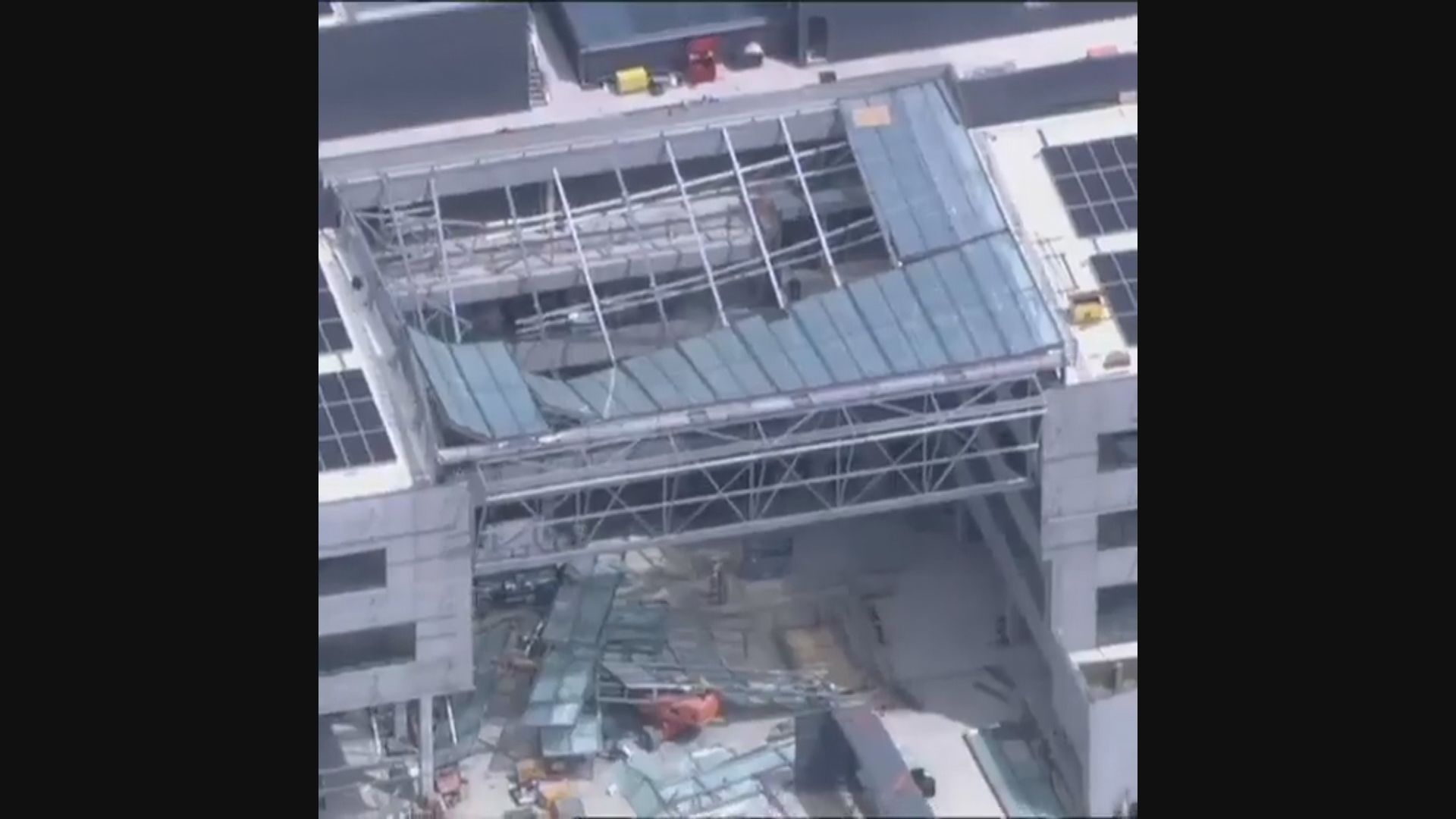 澳洲科廷大學有玻璃天幕倒塌　最少一死兩傷