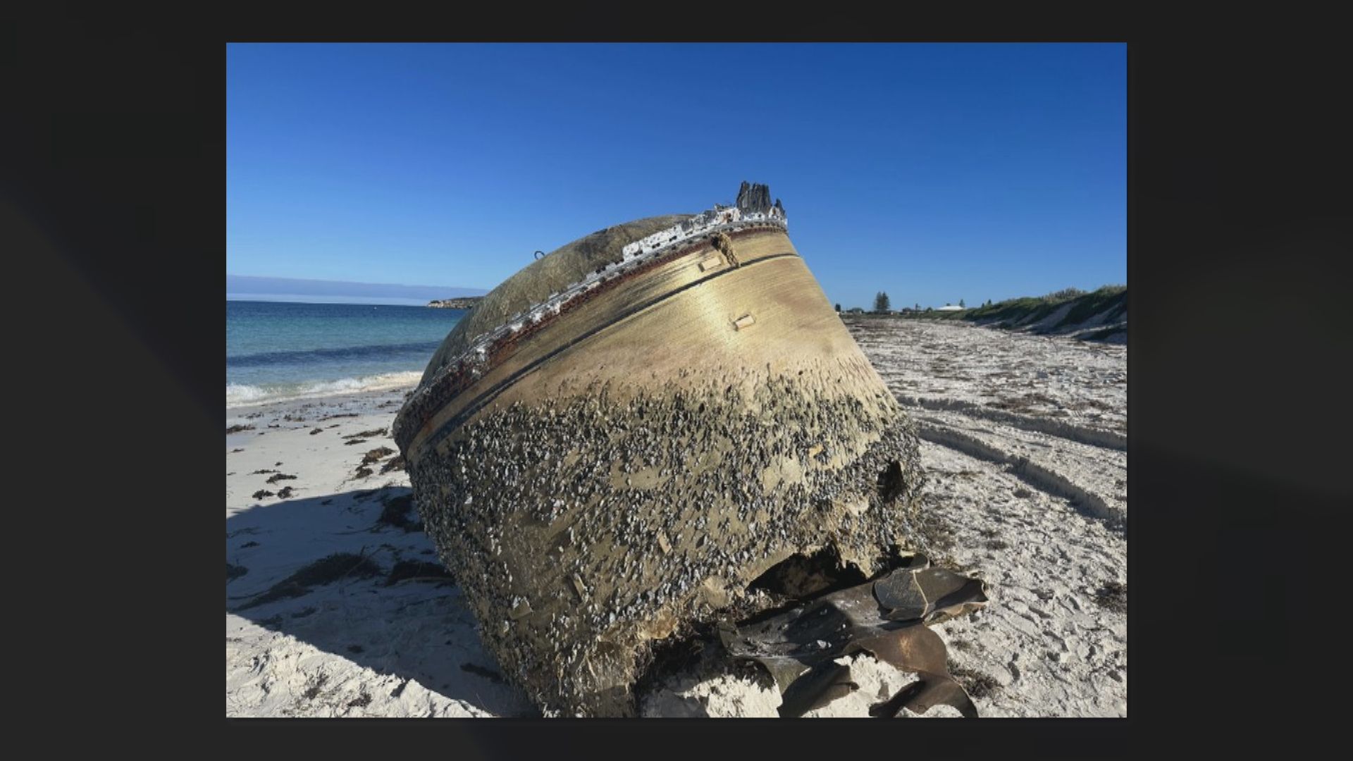 澳洲沙灘疑現火箭殘骸