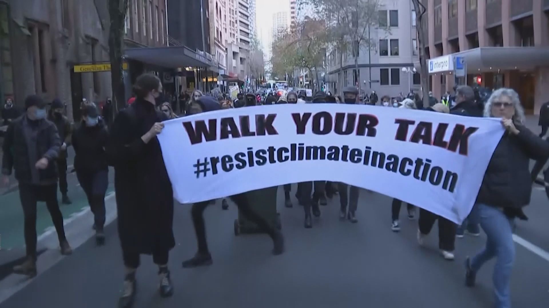 悉尼有環保人士示威堵路　最少10人被捕