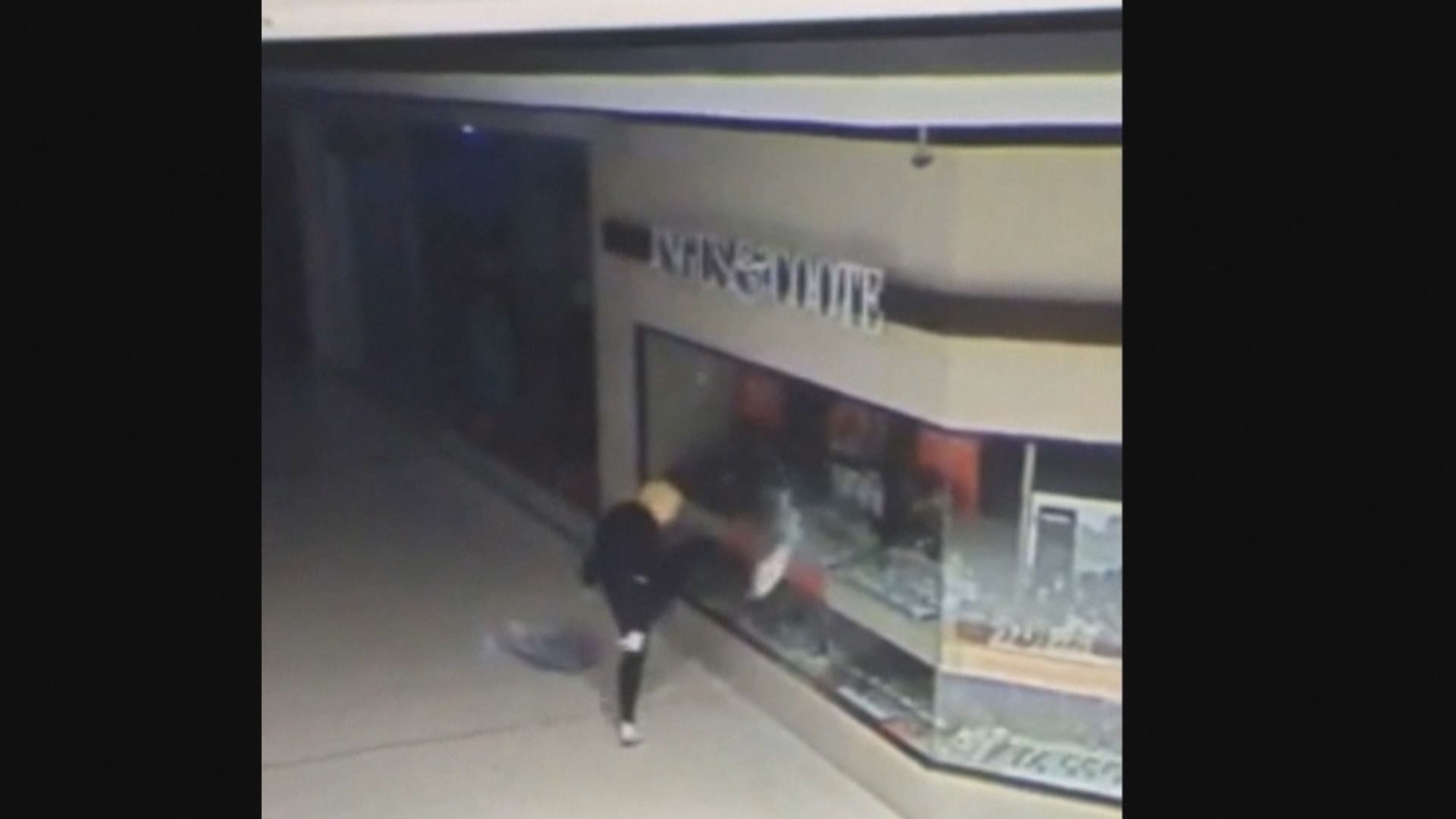 澳洲男子戴特朗普面具盜竊多間店舖