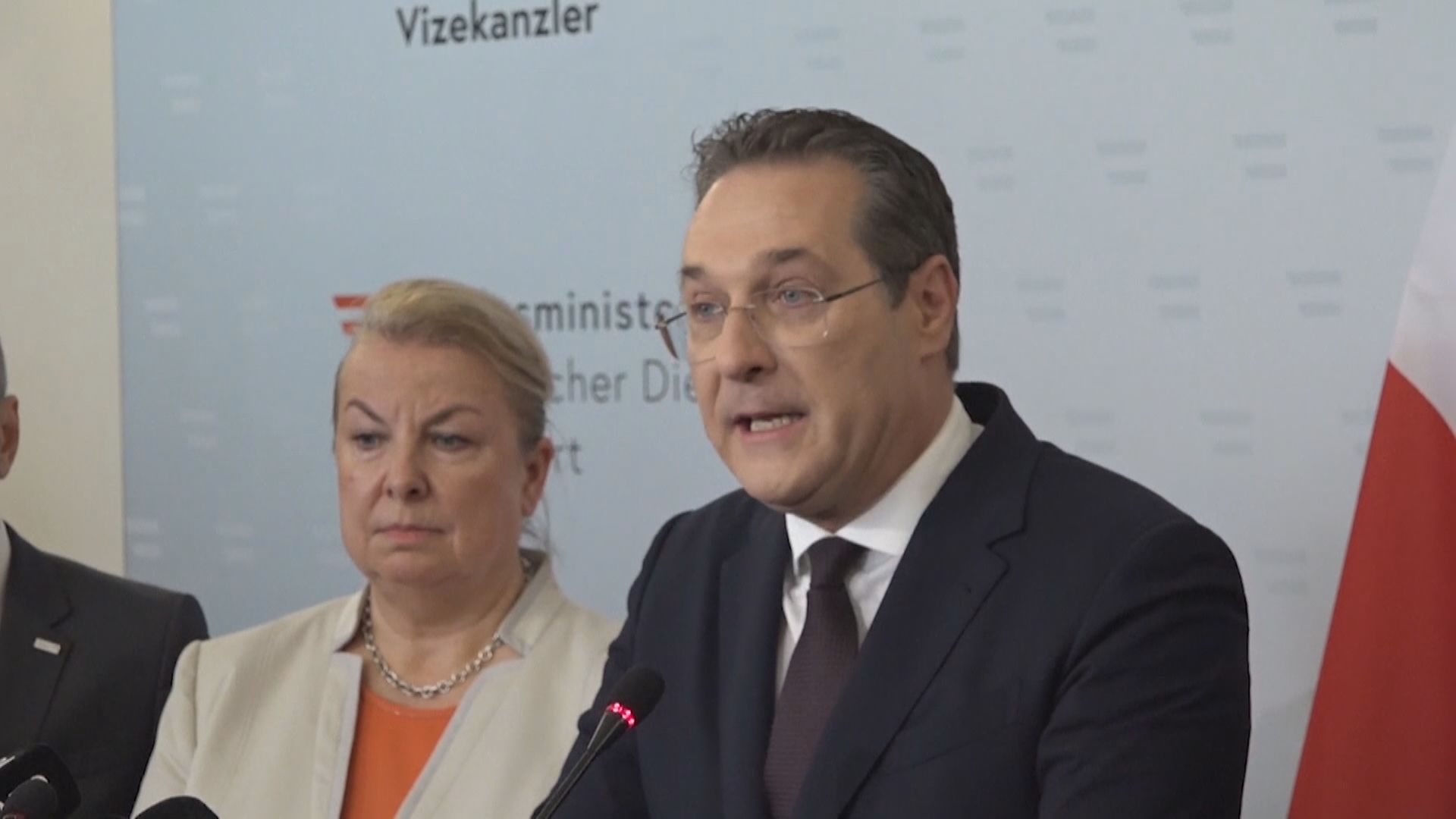 奧地利副總理捲利益交易醜聞辭職