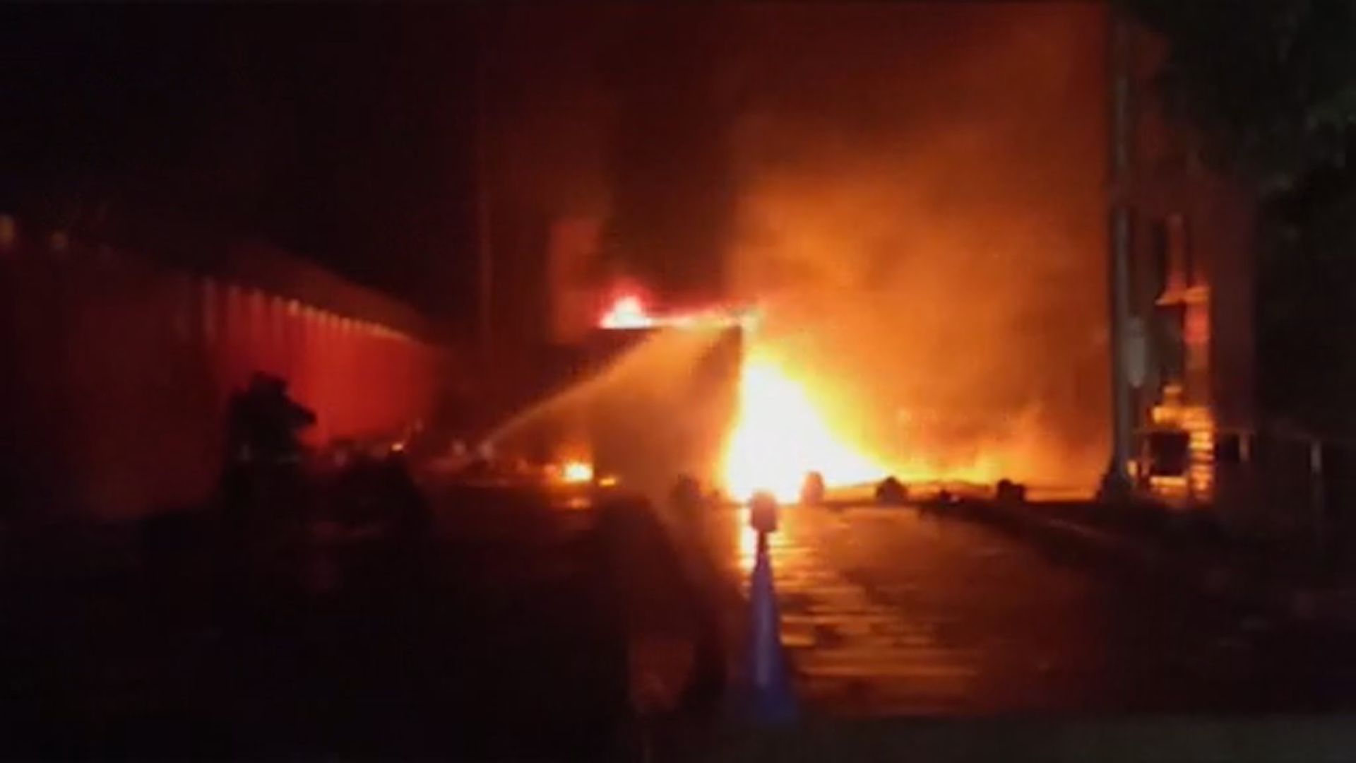 孟加拉貨櫃倉庫發生大火　幾百人死傷