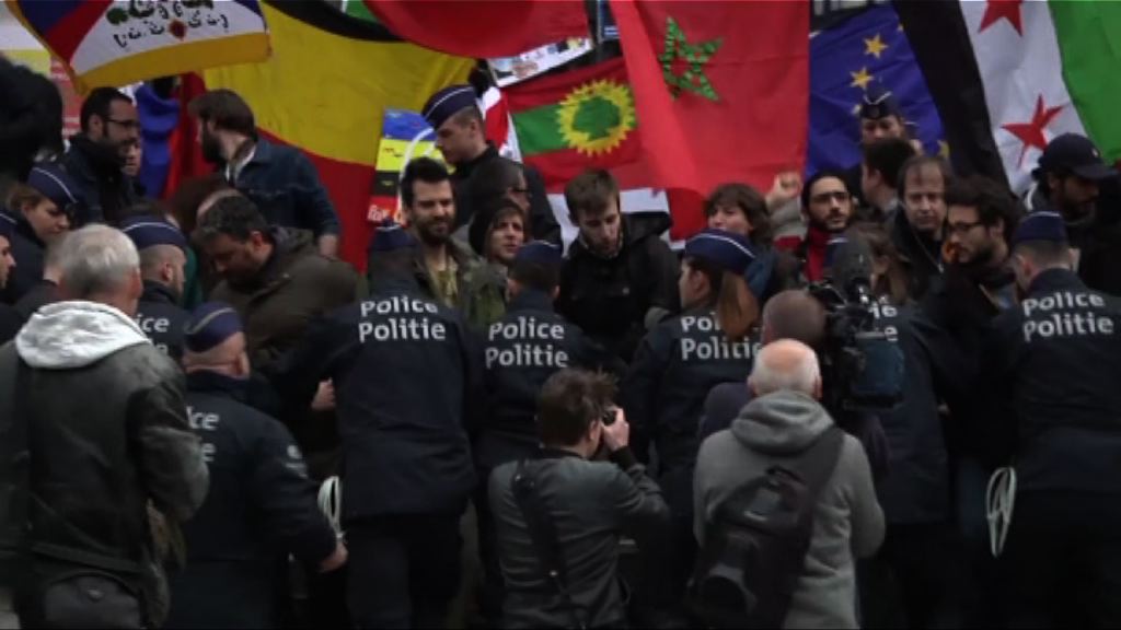布魯塞爾左右翼分子無視禁令示威