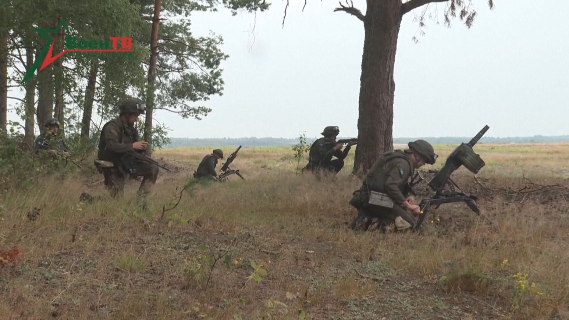 瓦格納集團成員與白俄士兵進行演習