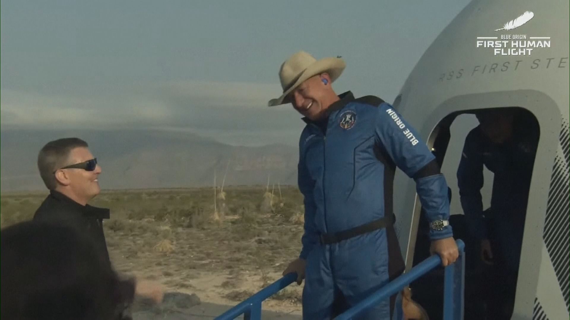 貝索斯乘坐「藍色起源」火箭上太空