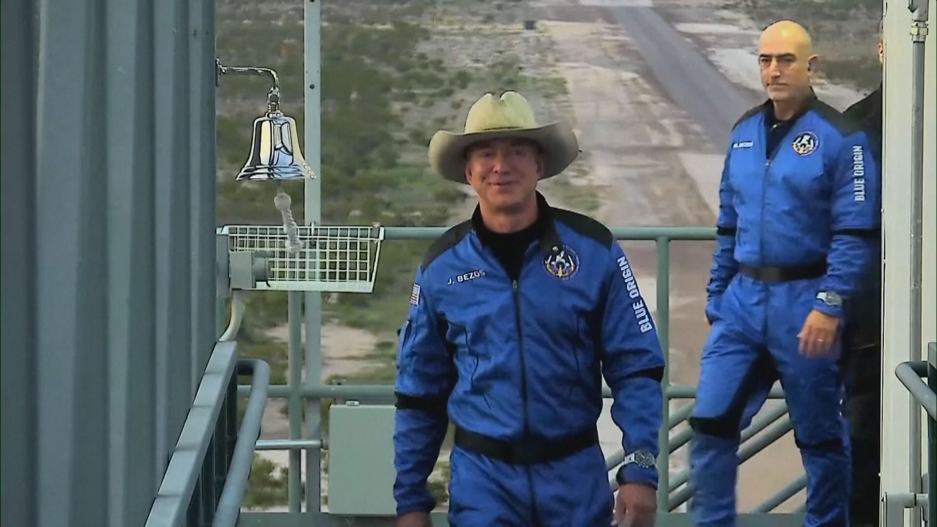 貝索斯乘坐「藍色起源」火箭上太空　歷時約十分鐘