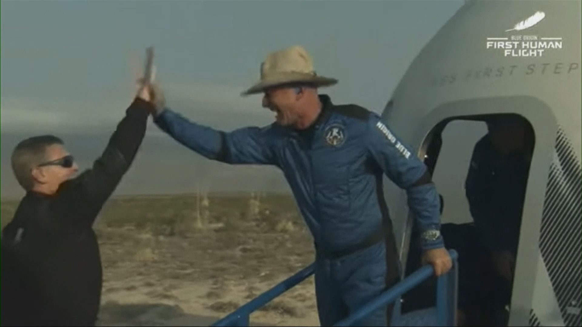 貝索斯乘「藍色起源」火箭上太空　約十分鐘後返回地面
