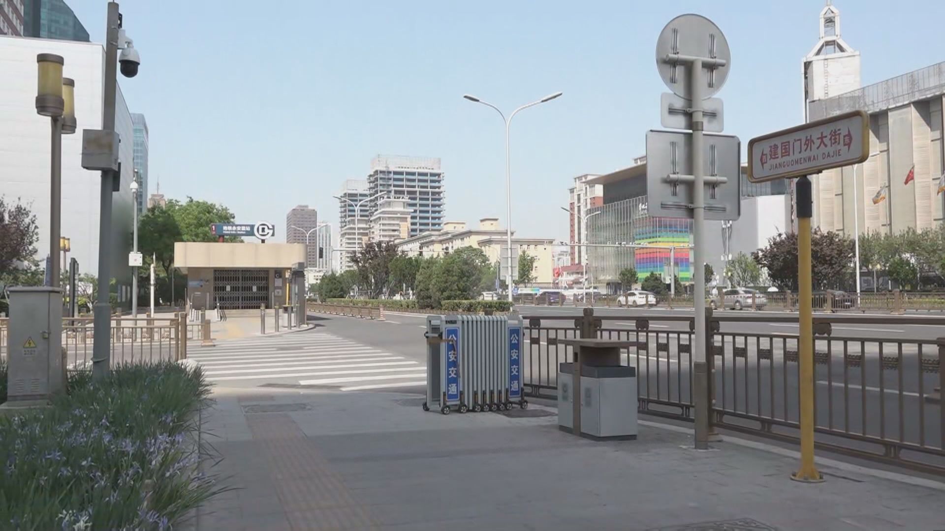 北京因應疫情部分地鐵站封閉出入口　巴士調整服務