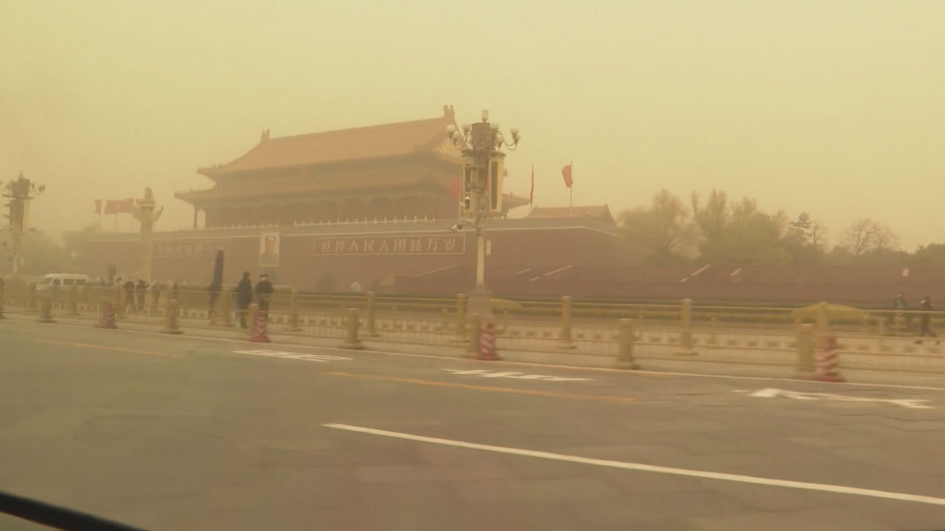 沙塵暴襲北京能見度不足一千米　逾四百班航機取消