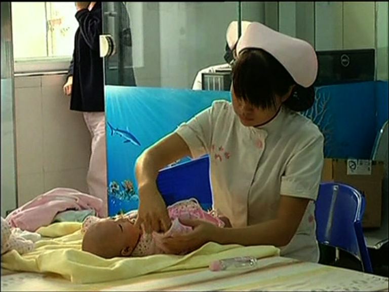 衛計委推算二孩政策每年額外增300萬嬰兒