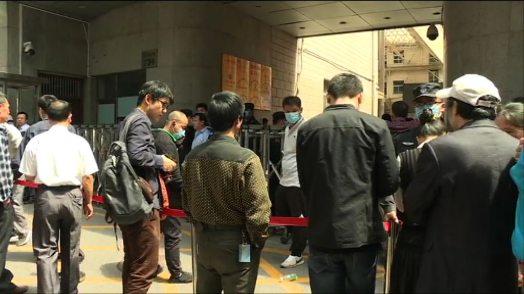 武警北京總隊二院停診　患者家屬被拒進入