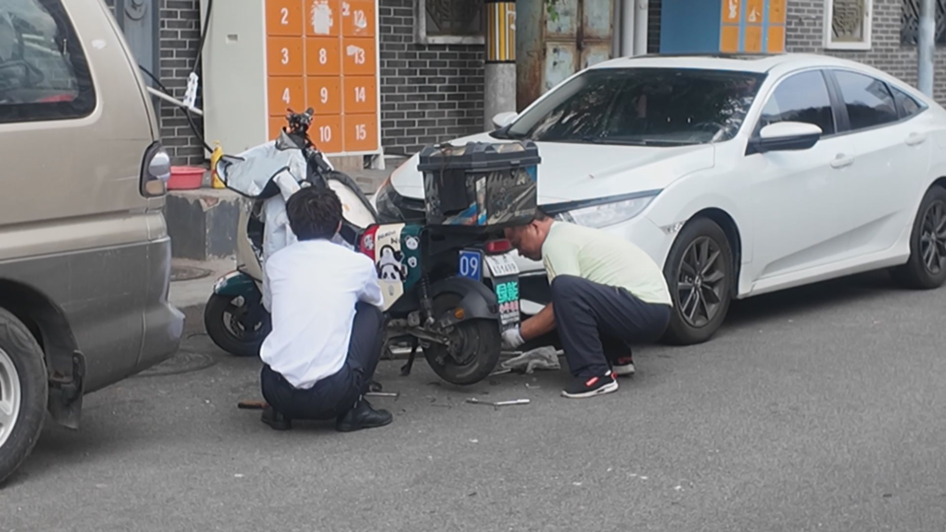 首都專線｜修單車行業式微　師傅拆解電動單車自學升級轉型