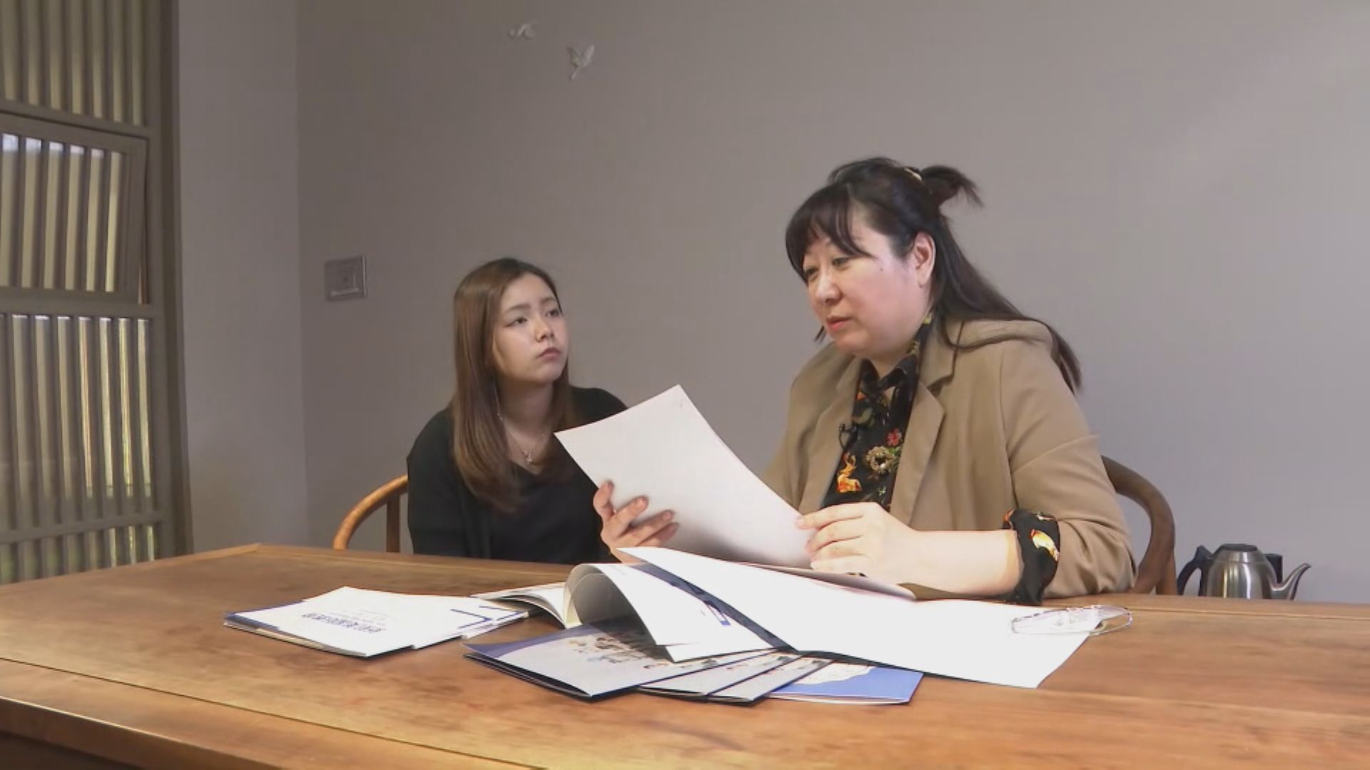 首都專線|中美貿易戰下 在美留學生憂簽證政策改變 升學機構:學生轉往香港及其他地方
