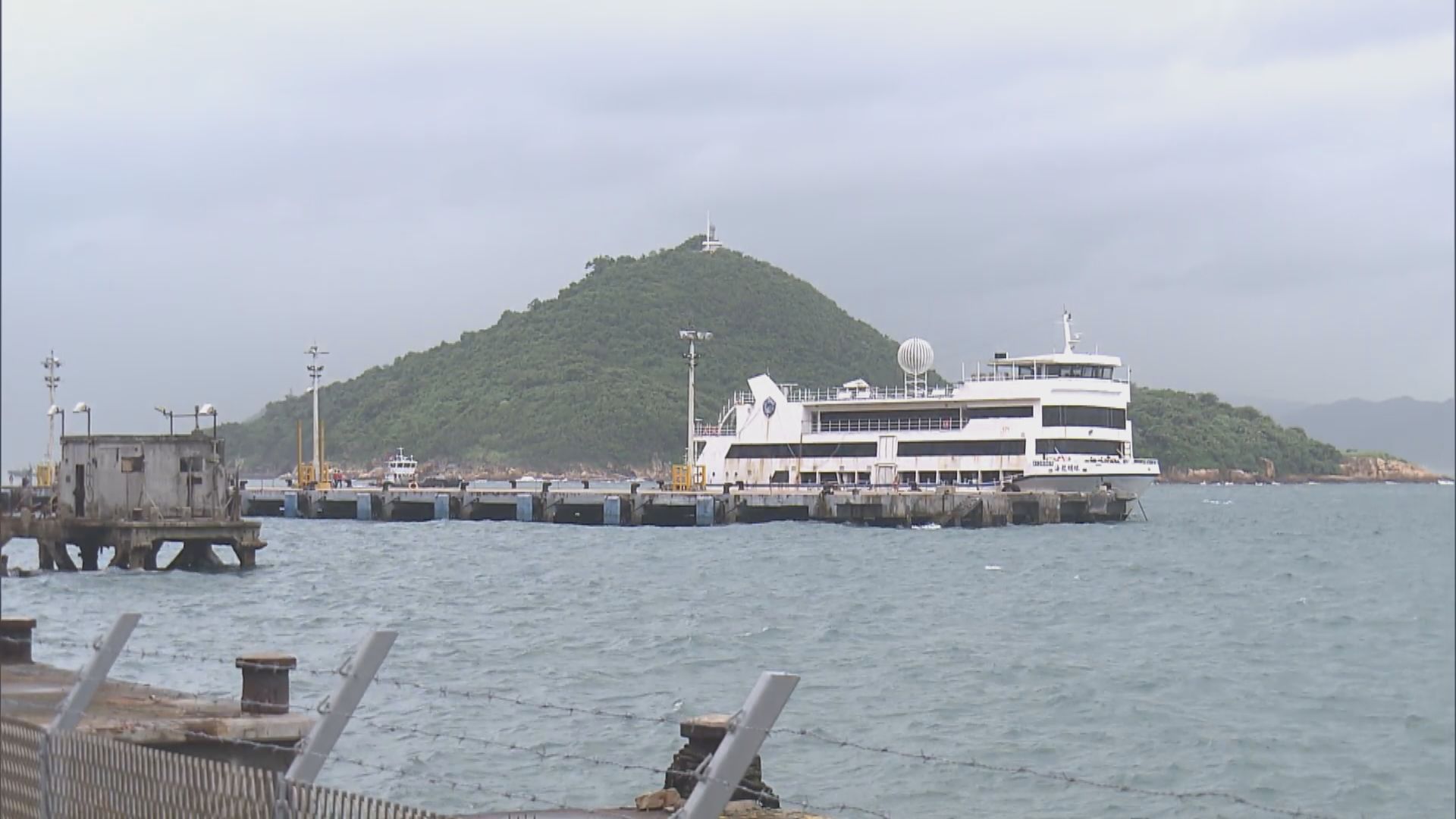 海員工會稱颱風時觀光船無船員不合慣例　料「走錨」致撞碼頭