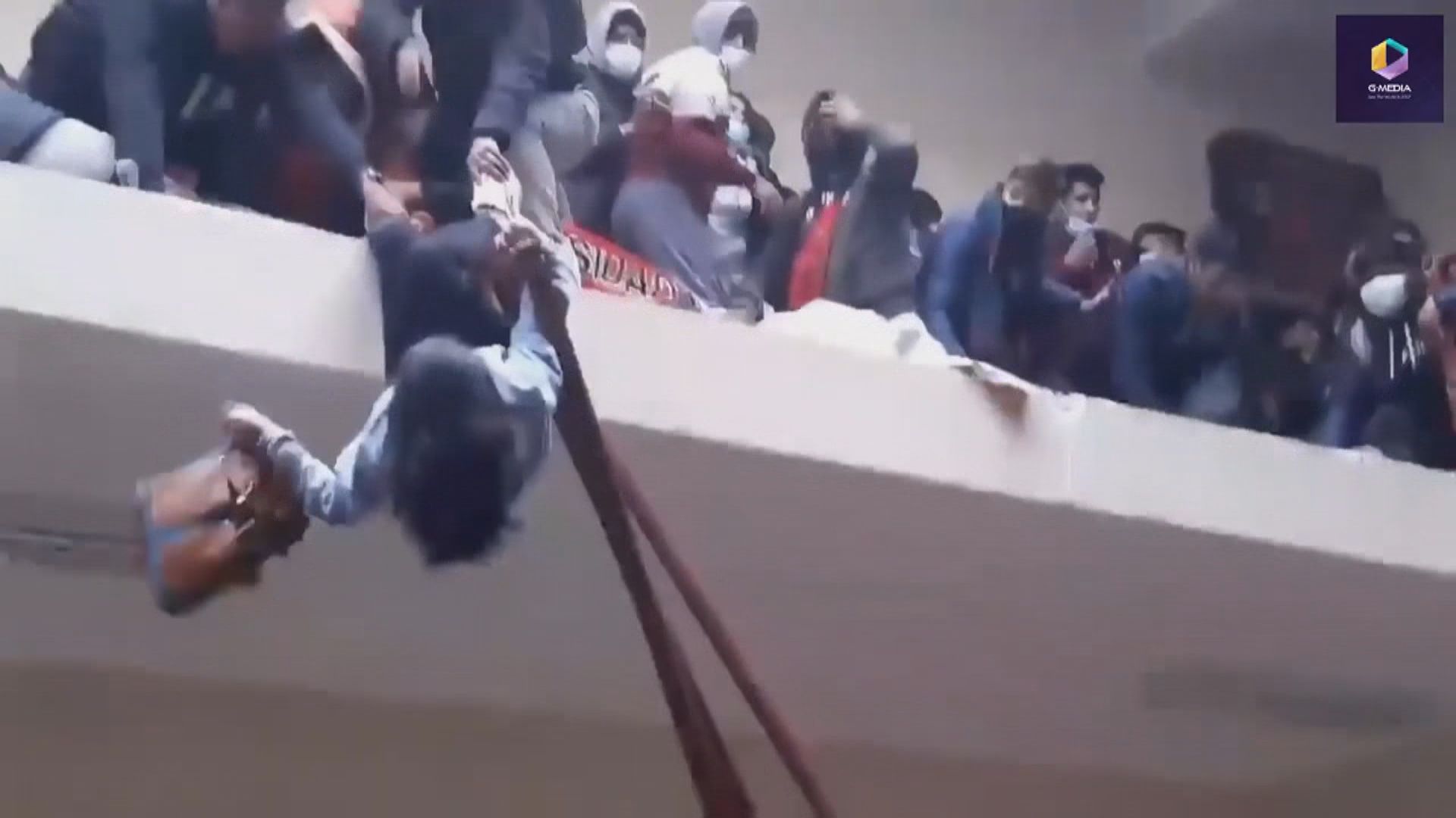 玻利維亞一所大學欄杆倒塌　多名學生墮樓死亡