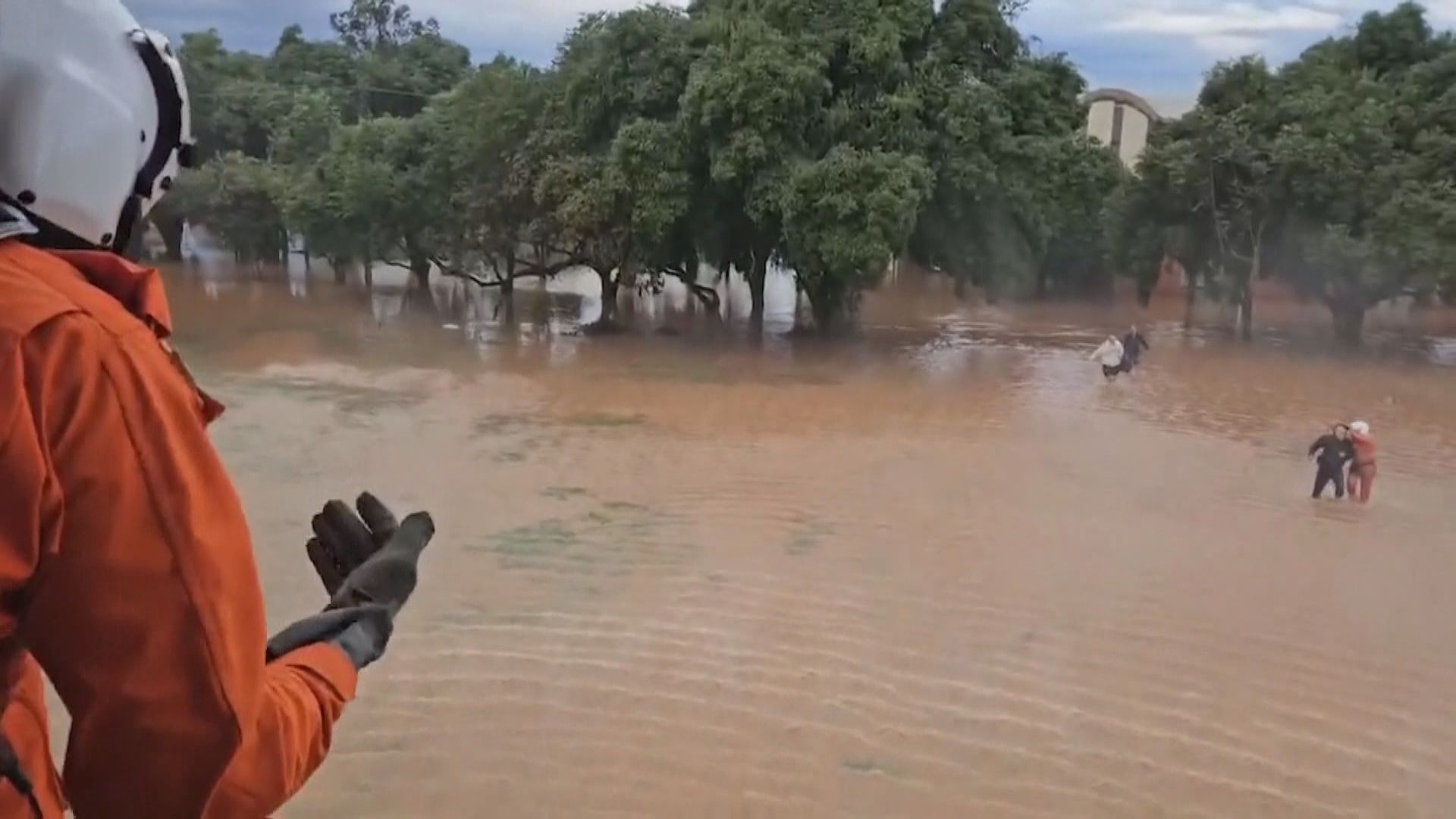 巴西南部水災持續 總統盧拉到災區視察