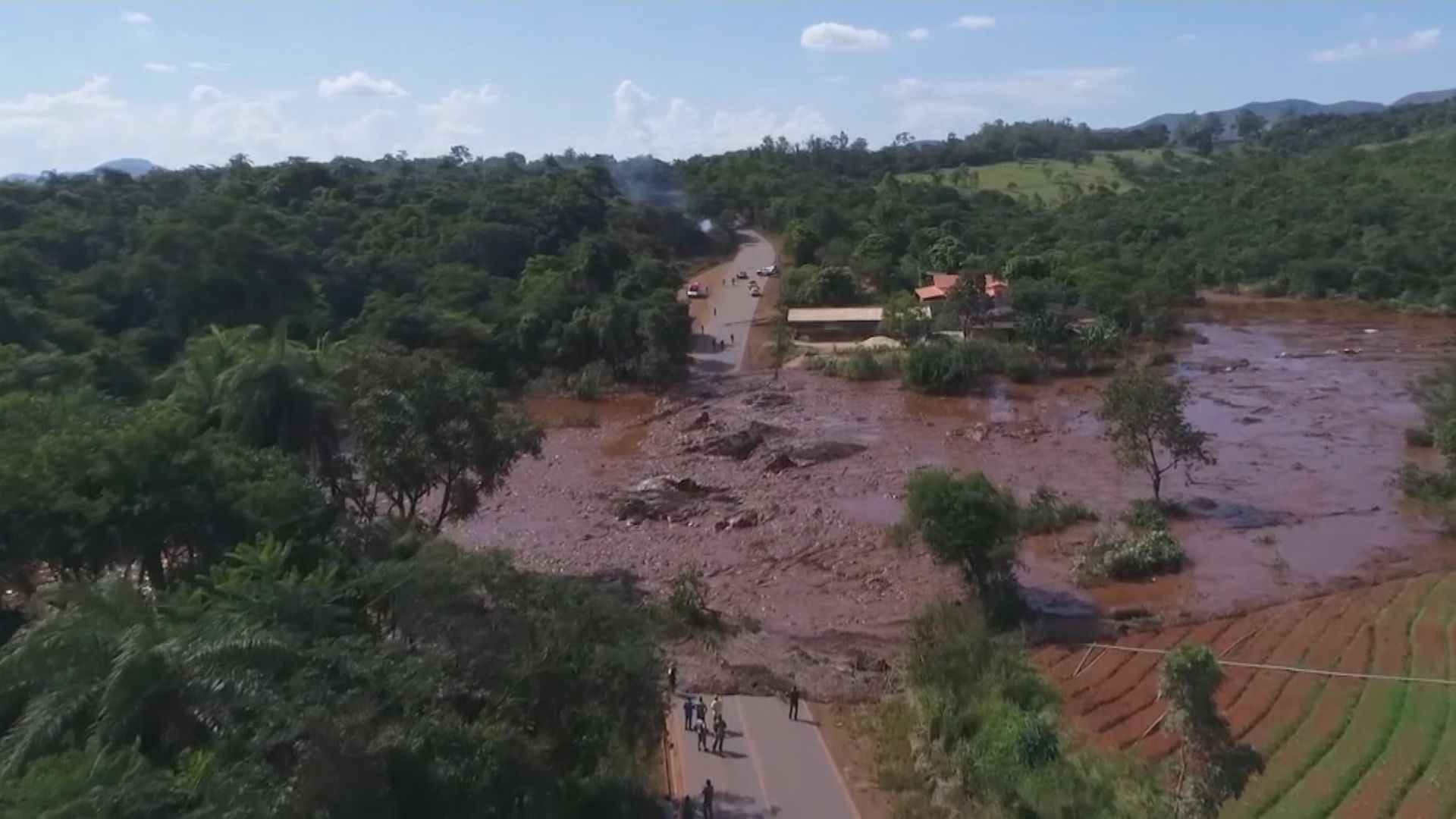 巴西礦場堤壩崩塌引發泥石流七死逾百失蹤