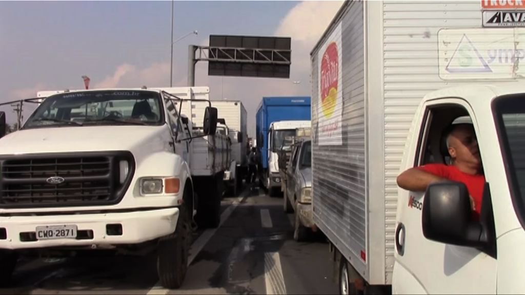 巴西貨車司機罷駛五天抗議油價上漲