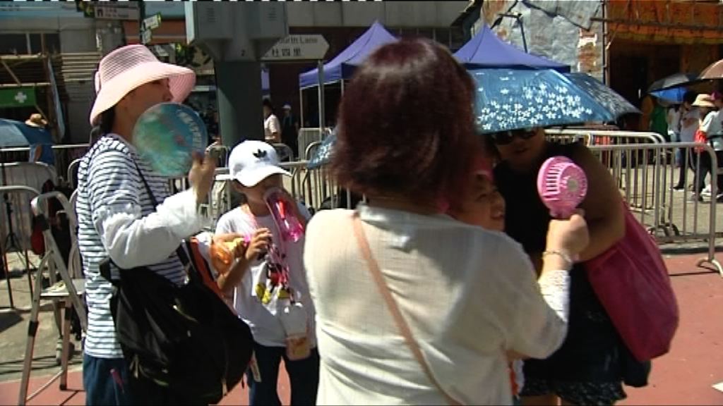 長洲太平清醮　遊客帶備消暑用品防中暑