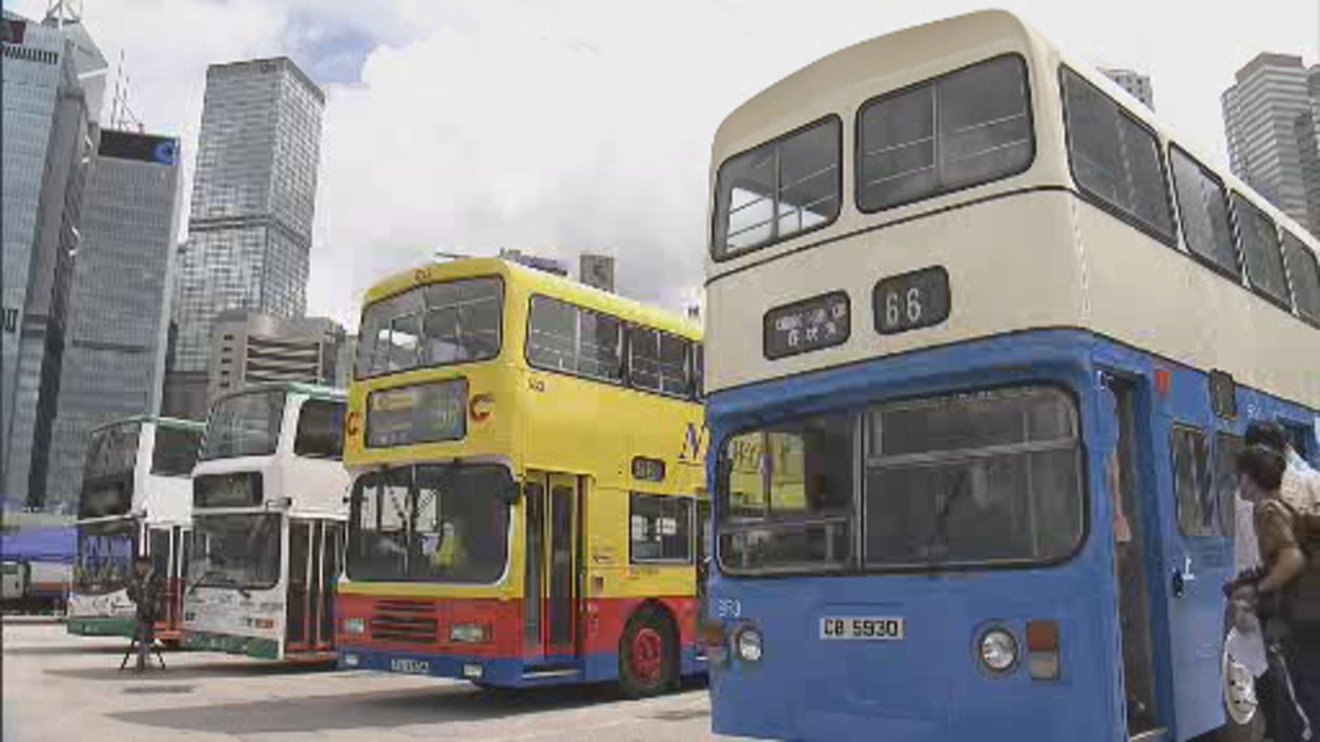 城巴展多款退役巴士 藍白色珍寶巴士最經典