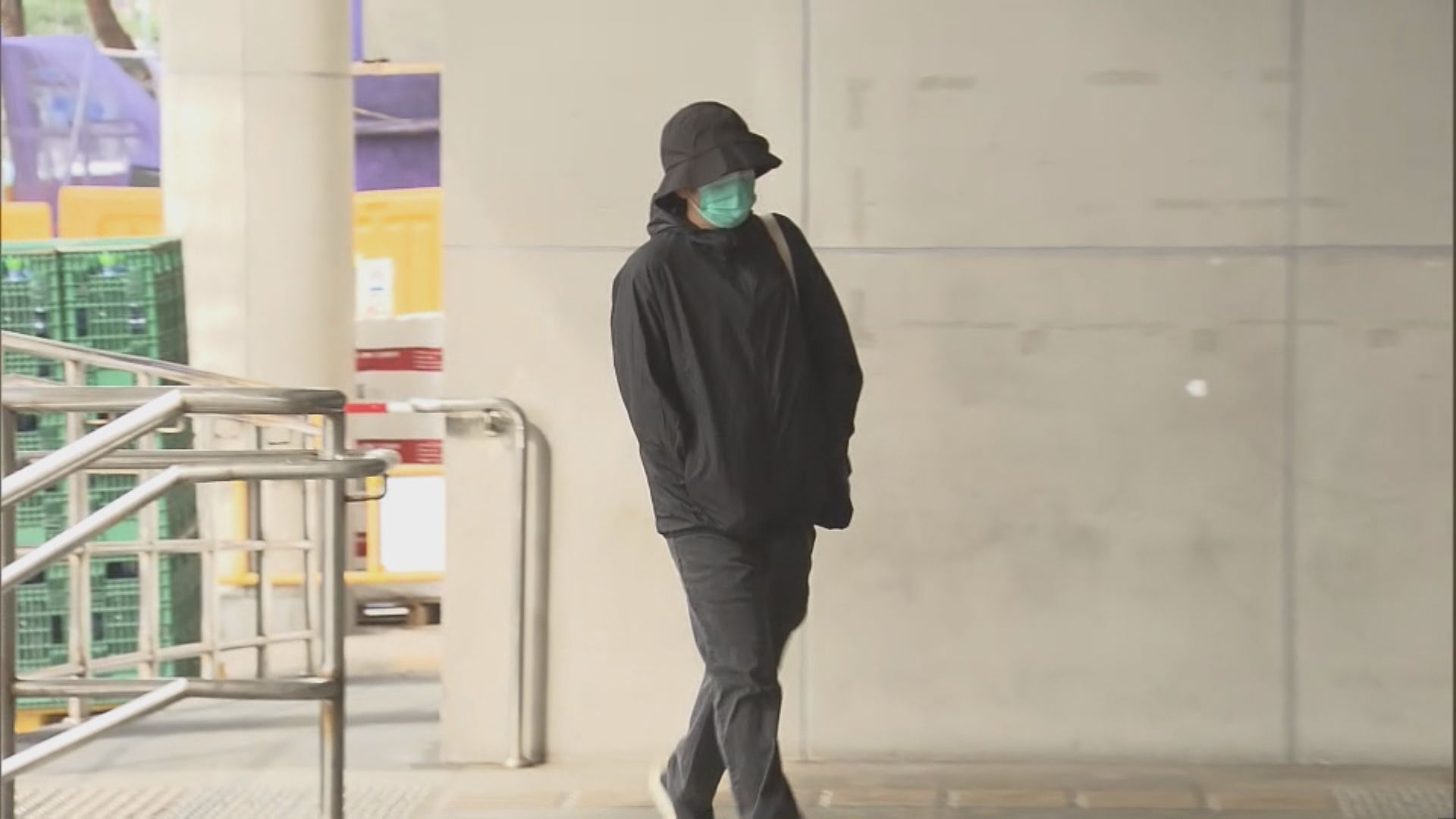 19歲男子大球場播國歌時背向草地　侮辱國歌罪成 