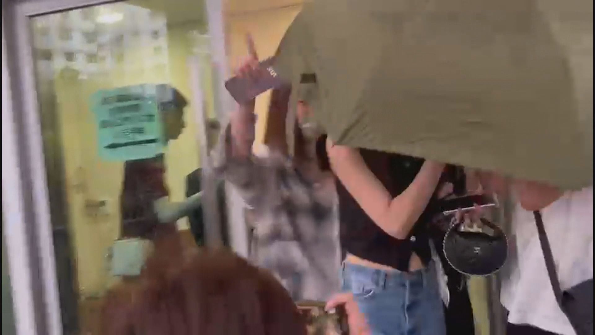 蔡天鳳碎屍案｜助鄺港智潛逃男女囚半年　女被告准保釋候上訴
