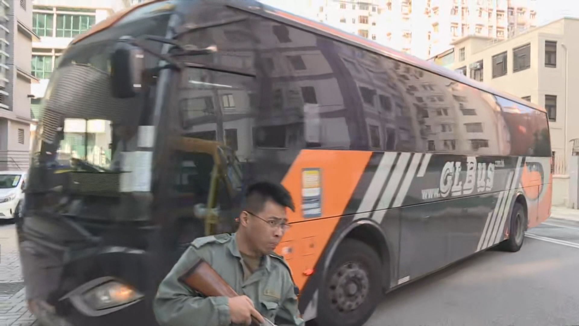 60人抵九龍城法院　被控油麻地暴動提堂