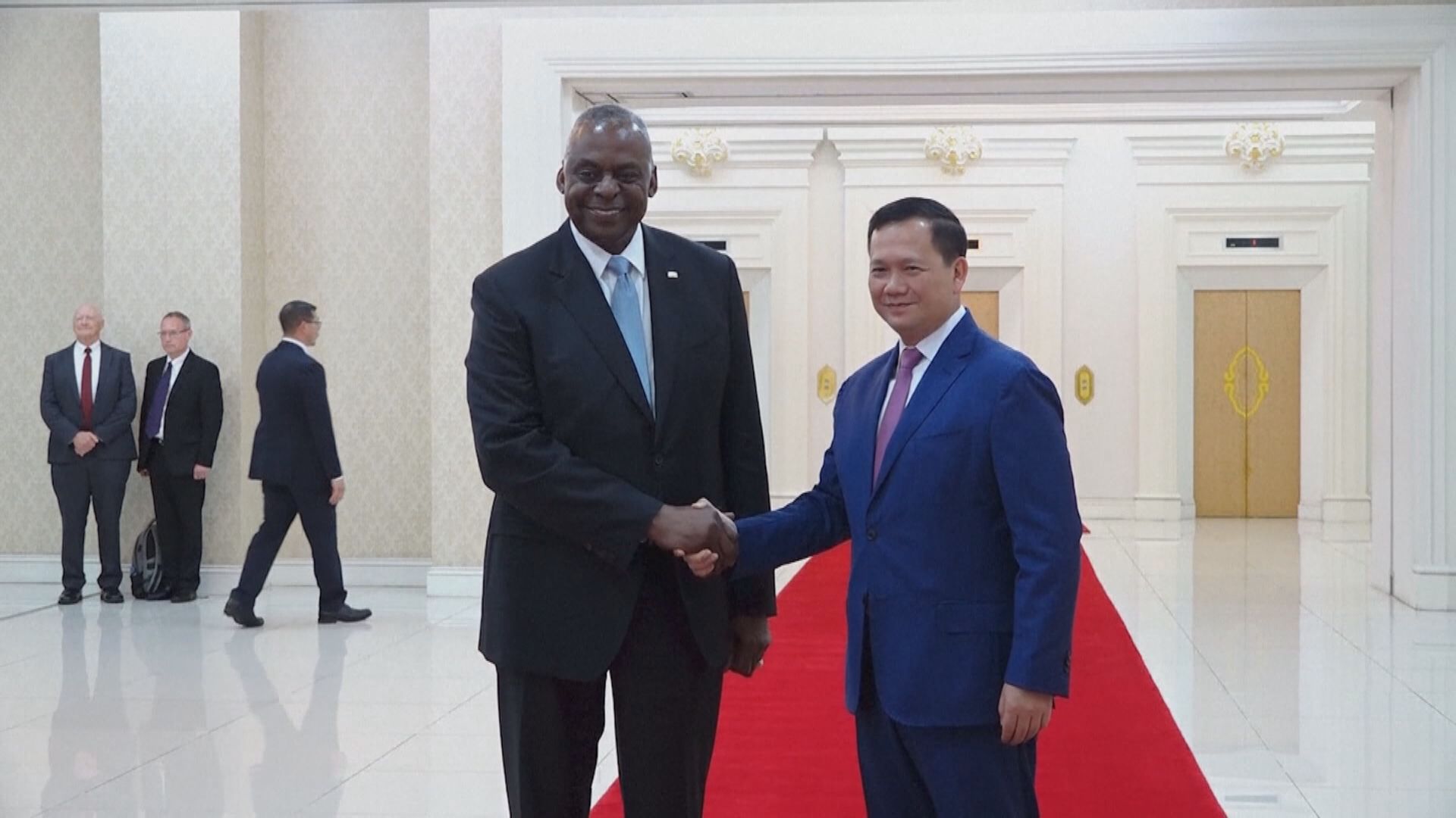 美國防長奧斯汀會晤柬埔寨首相洪瑪奈